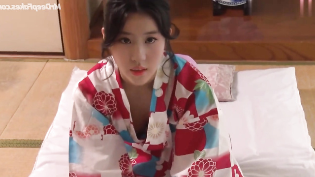 Chinese Liu Yifei (中国人 刘亦菲) put on a kimono, knelt down and begged to be fucked (穿上和服跪下求被操)