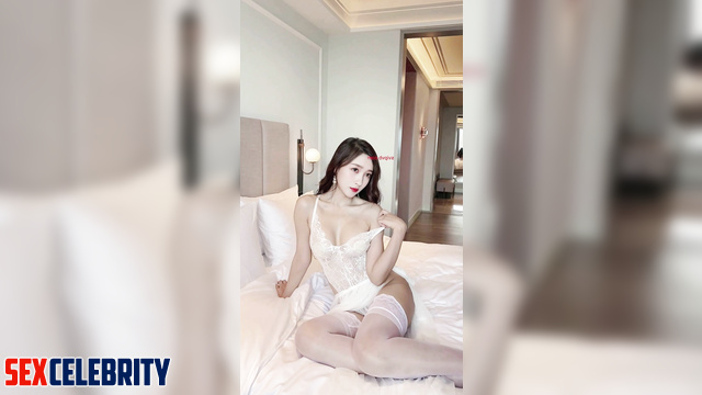 Guan Xiaotong (关晓彤) takes part in a sexy Chinese photoshoot 性感的中国人 [PREMIUM]