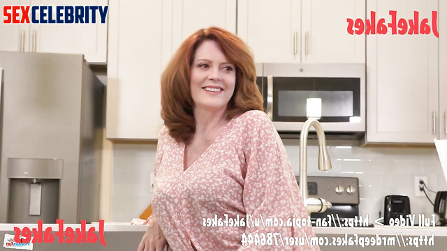 Hot fake milf Susan Sarandon masturbated in the kitchen