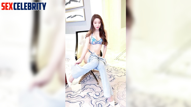 Undressing Hyomin shows charming lingerie, face swap (효민 진짜 가짜) [PREMIUM]