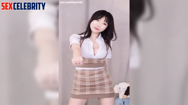 Chinese girl dancing so hot - sexy Zhou Shuyi (周淑怡 性爱场面)