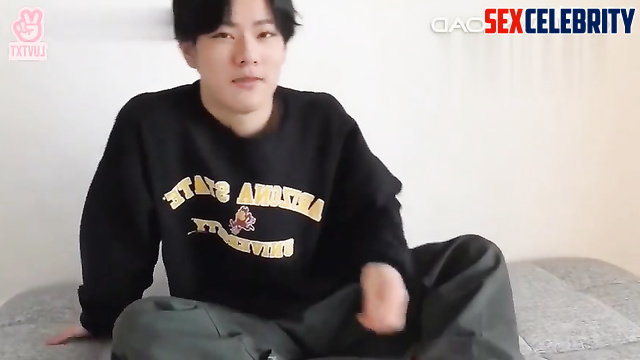 Nude Jungwon (엔하이픈) gives an interview and jerks off on camera