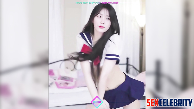 Fake IU (이지은 가짜 포르노) hot babe in schoolgirl costume dances on camera