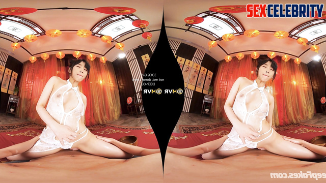 Sexy IU (이지은 스마트한 얼굴 변화) touching herself in sauna - pov fakeapp