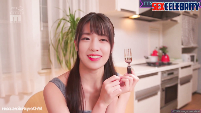 Housewife is going to fuck her husband in the bathroom ai Yujin (안유진 아이브)