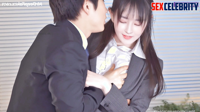 Fake Nancy (낸시 모모랜드) enjoying secret love in the office