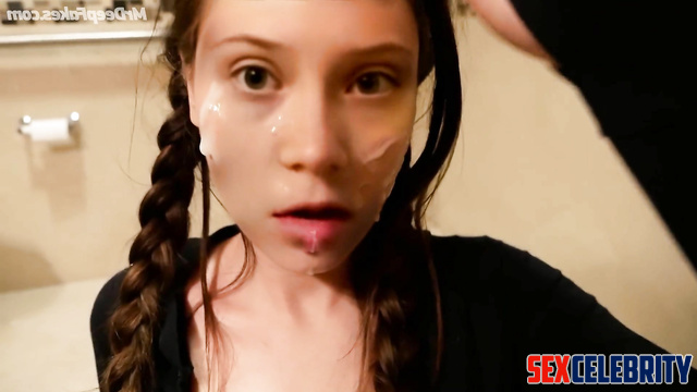 Fakeapp Scene // Greta Thunberg doing a quick blowjob in the bath