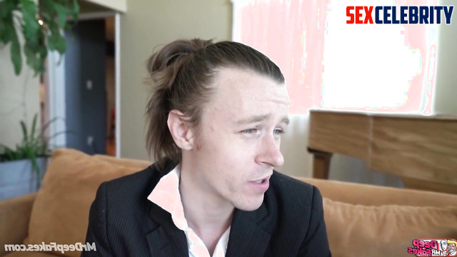 She is not shy about undressing in front of strangers, ai Melissa Benoist