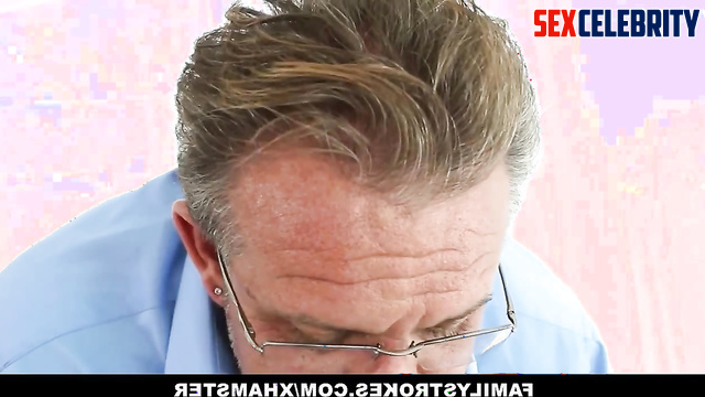 Daddy's dick is better than her boyfriend's - Kaley Cuoco internet celeb