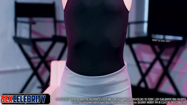 Scarlett Johansson fakes during rehearsal and demonstrates her talent for public sex