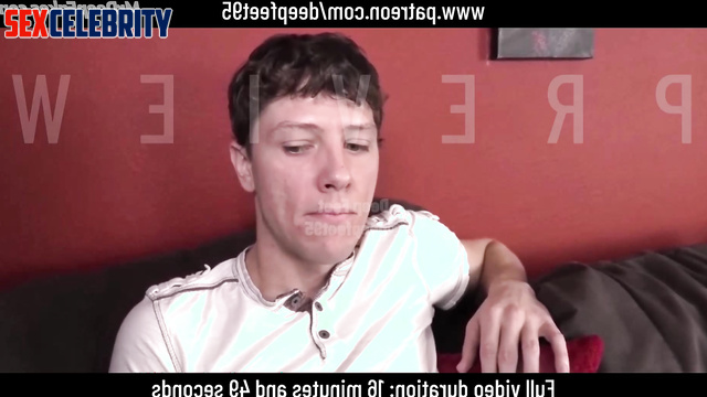 He got seduced by sexy feet of Kiernan Shipka and cummed face swap