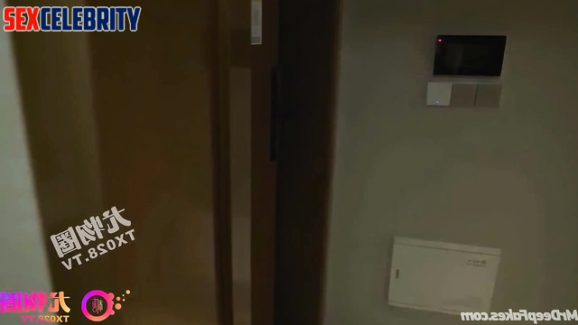 Schoolgirl jumps on a dick so clumsily / Chaewon (채원 아이즈원 르세라핌) fakeapp
