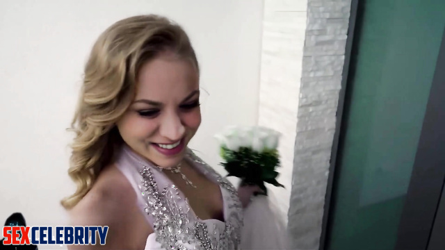 Photosession with naughty Kaley Cuoco ends in very adult style