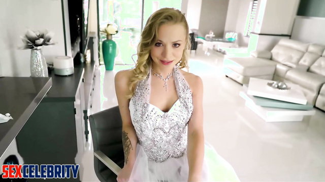 Photosession with naughty Kaley Cuoco ends in very adult style