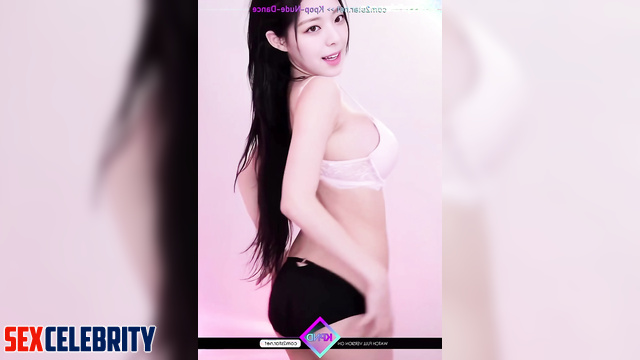 Playful brunette dancing funny for you - fakeapp Yuna 신유나 있지