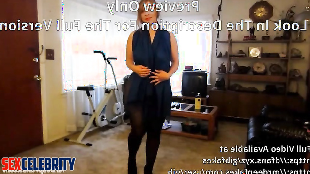 Lady enjoying her life in the bubble bath / Michelle Trachtenberg solo ai