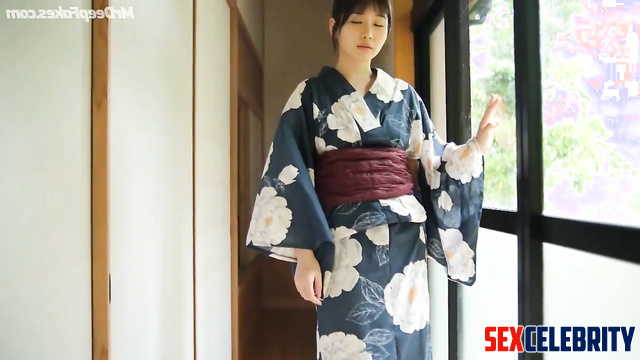 Japanese star Satomi Ishihara 石原 さとみ ポルノ touching herself under the water