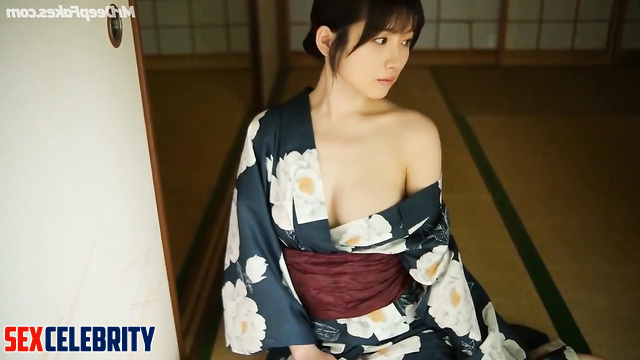 Japanese star Satomi Ishihara 石原 さとみ ポルノ touching herself under the water