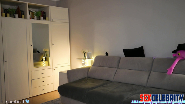 Milf is bored and wants to record an interesting video, Kelly Reilly A.I.