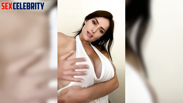 AI Salma Hayek is proud of her boobs