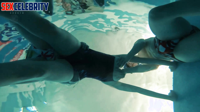 Swingers meeting in the pool - Yang Mi (杨幂 假名人色情片) smart face change