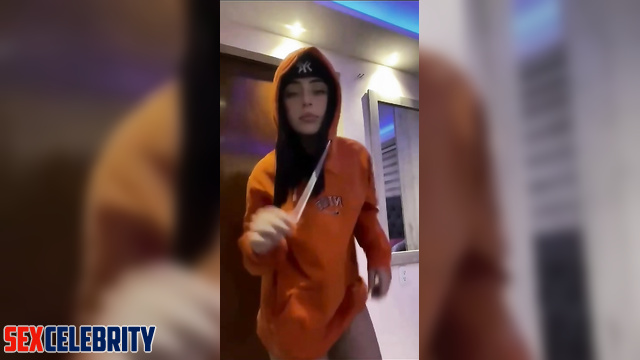 Face Swap Nicki Nicole undresses on camera