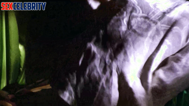 Erotic games with busty princess - Liu Yifei (刘亦菲 智能換臉)