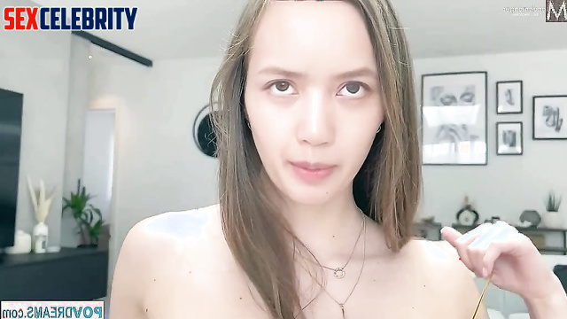 She arrived as soon as you called her, face swap Lisa (리사 블랙핑크)