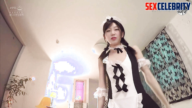 카즈하 르세라핌 housemaid made him gentle blowjob after cleaning, fake Kazuha