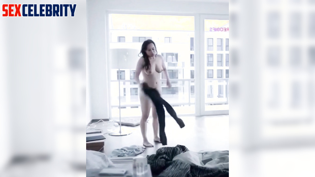 Al Amy Freeze auditioning for a nude scene in a movie