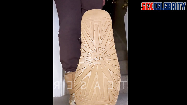 Deepfake Cara Delevingne - Stinky Ugg Boots Deep Sniffing