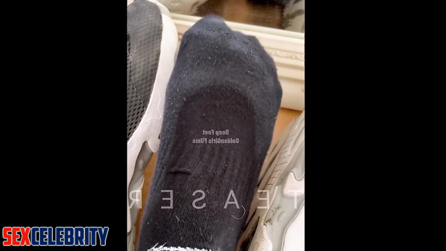 Fake Alex Morgan - Sweaty Footprints And Sniffing Stinky Sneakers Socks And Feet